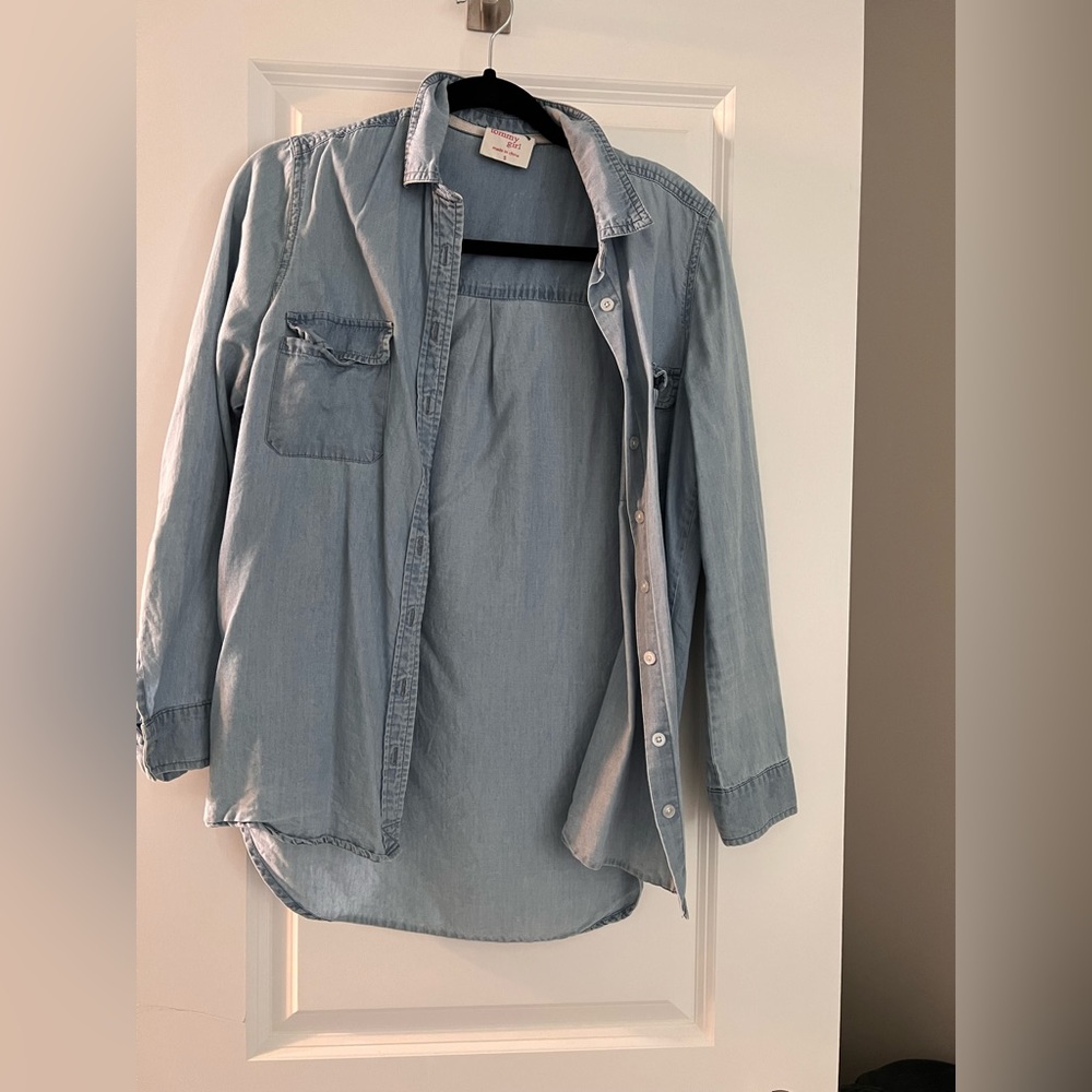 Chambray long sleeve button up shirt.